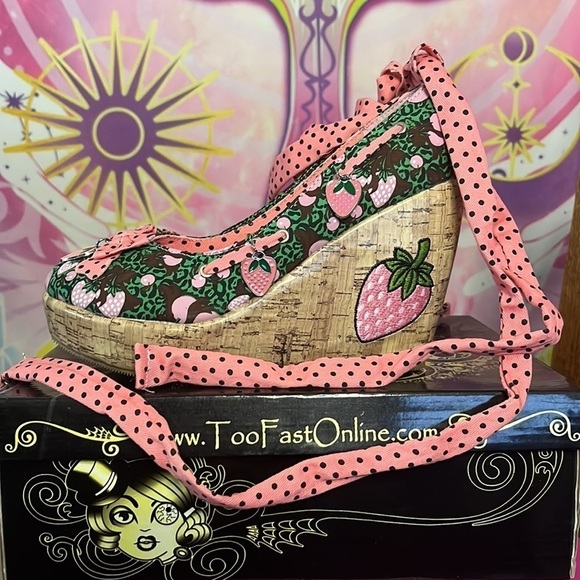🆕🍓Too Fast Cirque Couture🍓Strawberry Wedges🍓 - Picture 6 of 15